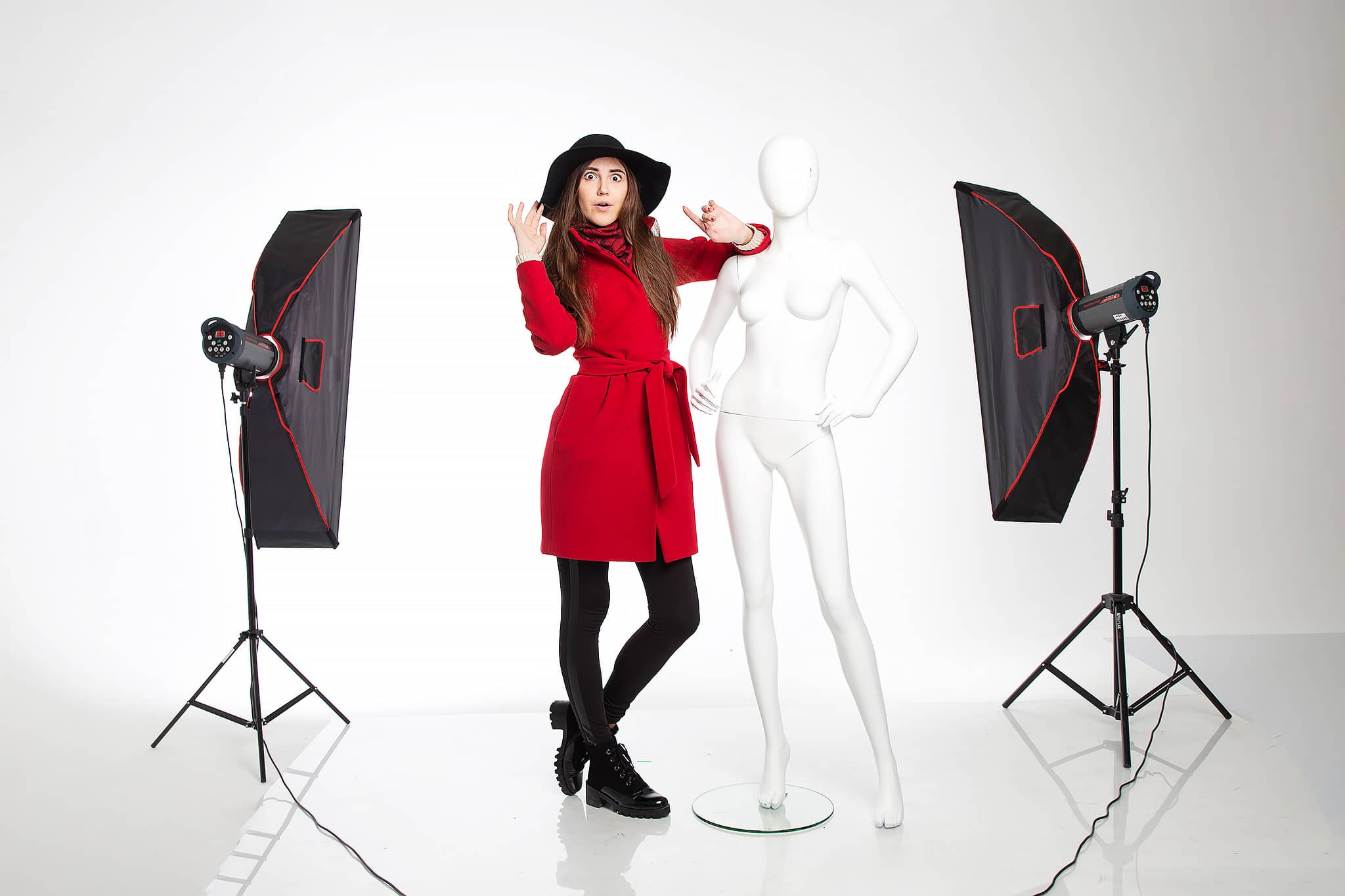 Mannequin féminin en studio de photo